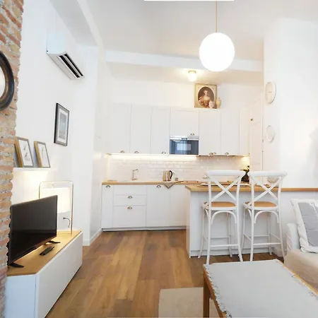 Bhost - Nino Guevara Apartment